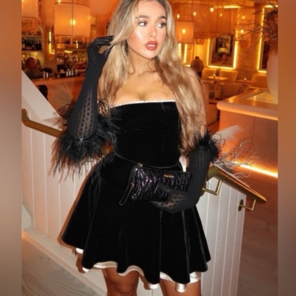 HOUSE‎ OF CB Marilla Black Velvet Strapless Dress - Picture 3 of 11